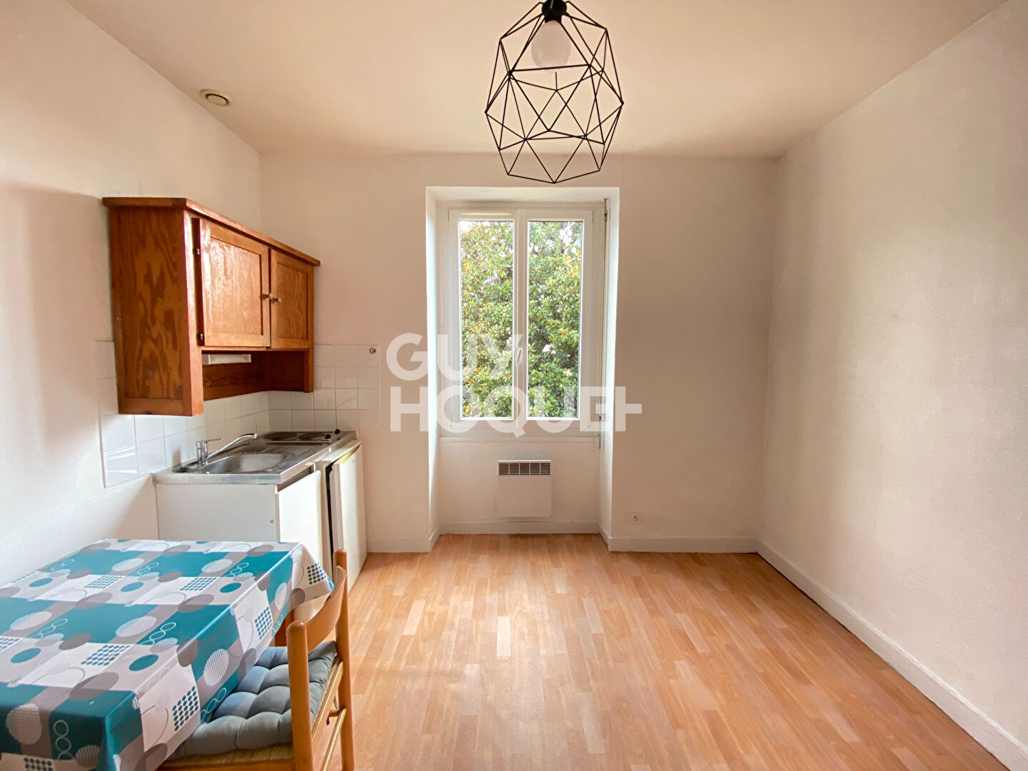 Appartement 1 pièce quartier Butte Sainte-Anne (16,75m²)