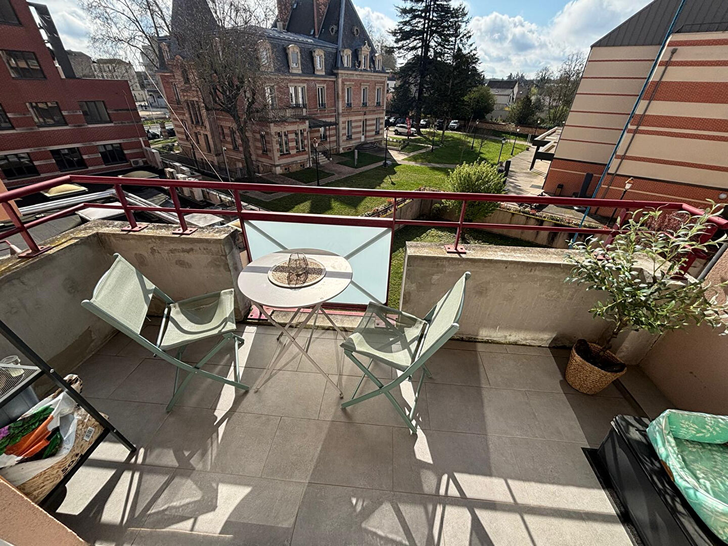 À vendre  Charmant 2 pièces de 37 m² à Melun Emplacement idéal !