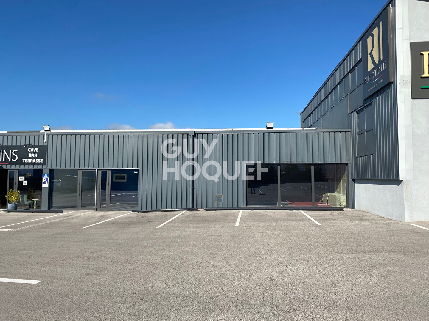 Local commercial Pusey223 m2