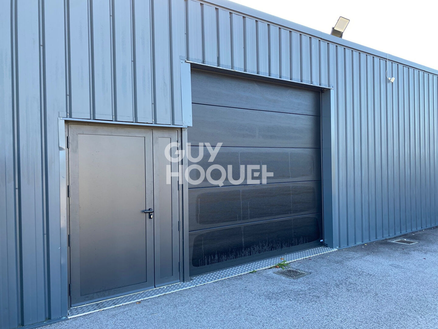 Local commercial Pusey223 m2