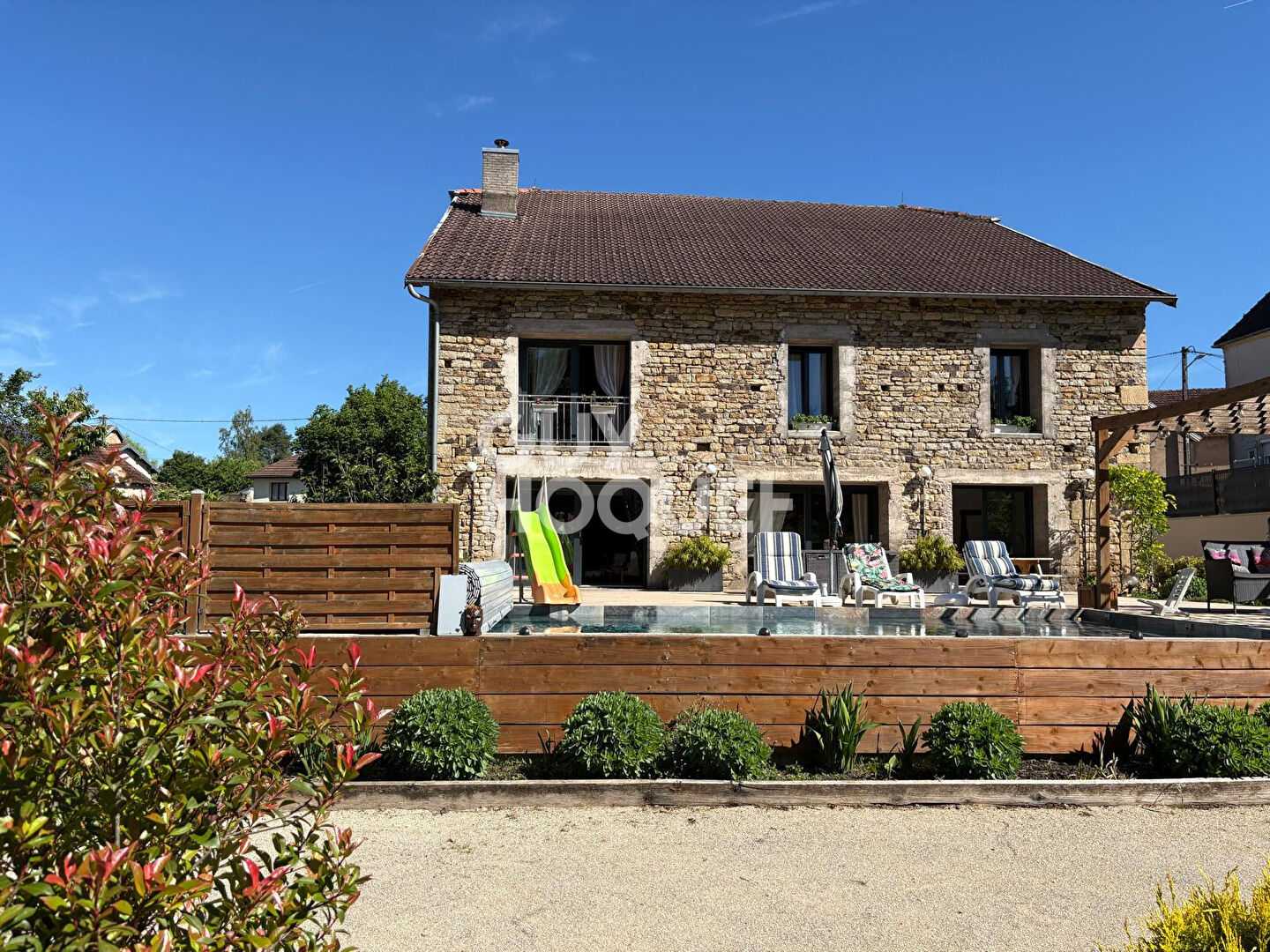 Ancien corps de ferme rénové 281 m²