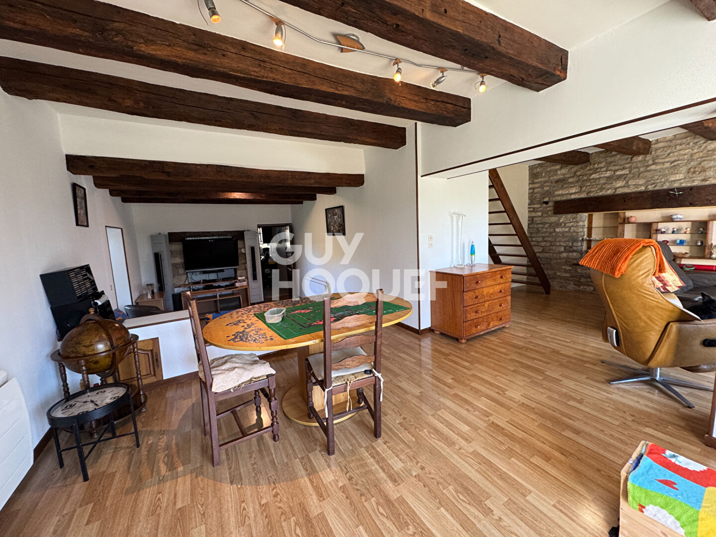 Maison Pouilley Francais 5 pièce(s) 220 m2