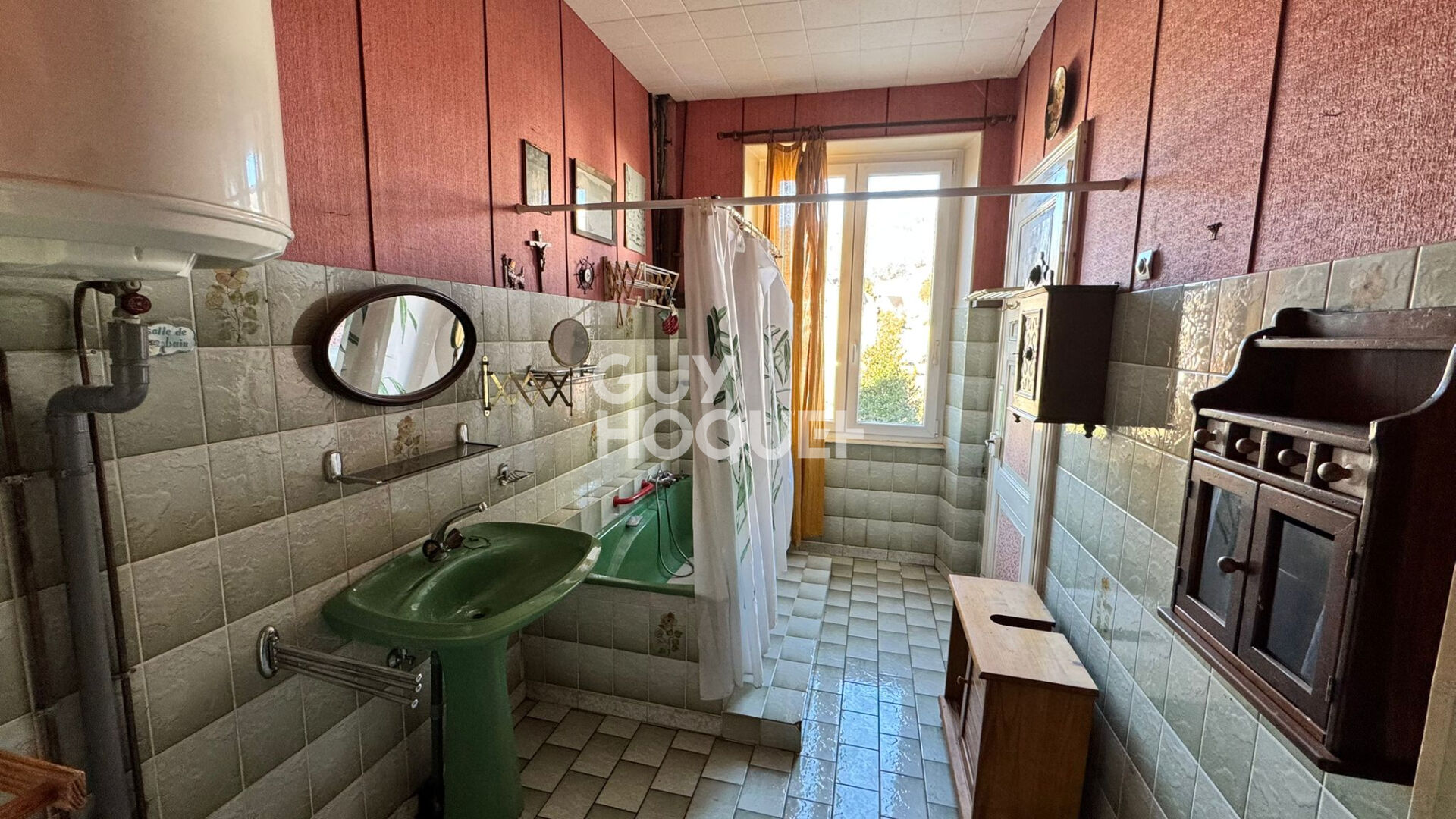 Ensemble immobilier de 534 m² à rénover situé sur une parcelle de 11,60 ares.