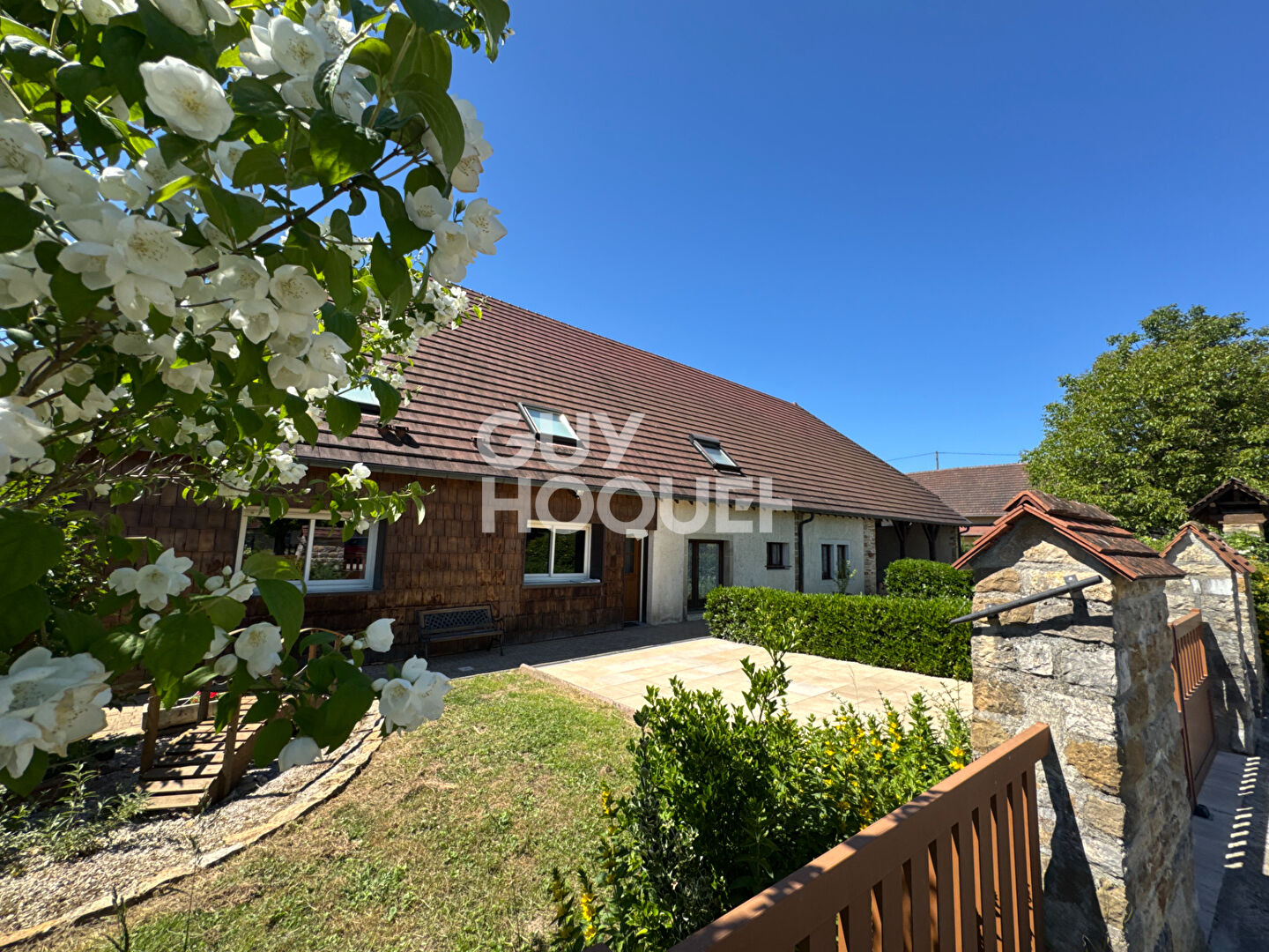 Maison et gite Oussieres 9 chambres