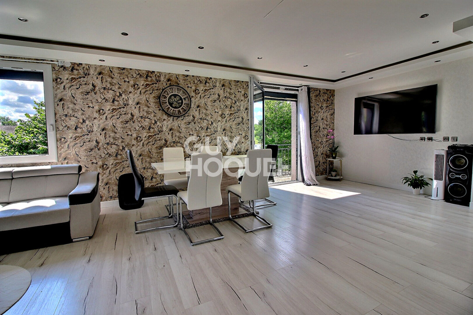 Maison rénovée à Lantenne Vertiere