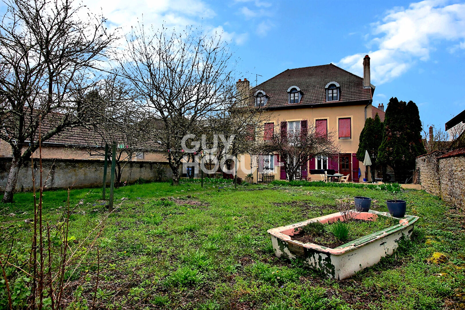 Maison de Maitre 13 pièces à FRAISANS