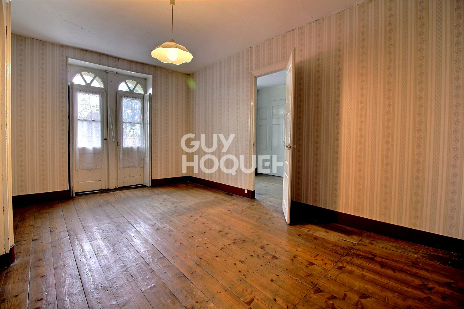 Maison de Maitre 13 pièces à FRAISANS