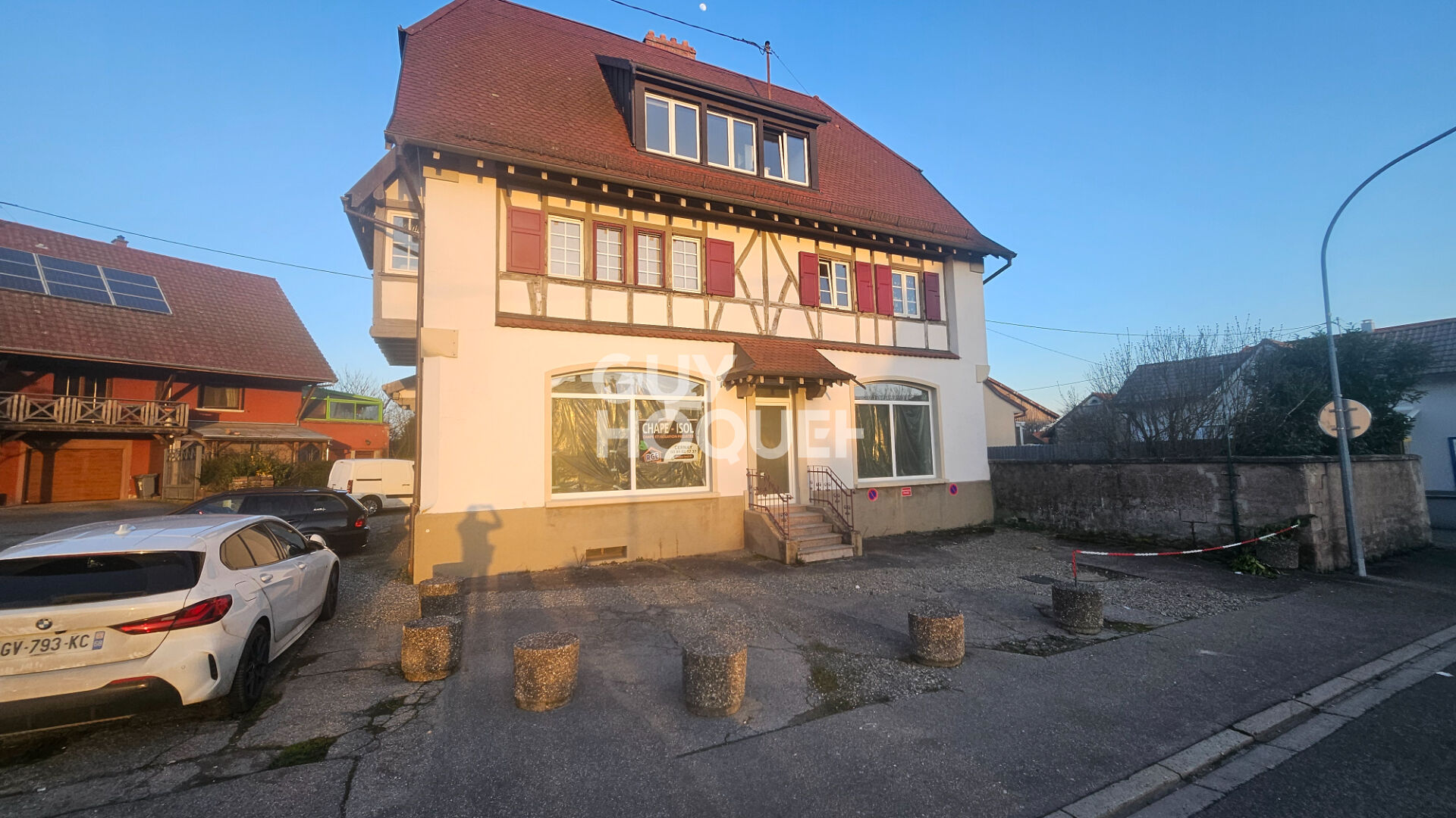 Local commercial 88m² refait à neuf + vitrines + parking