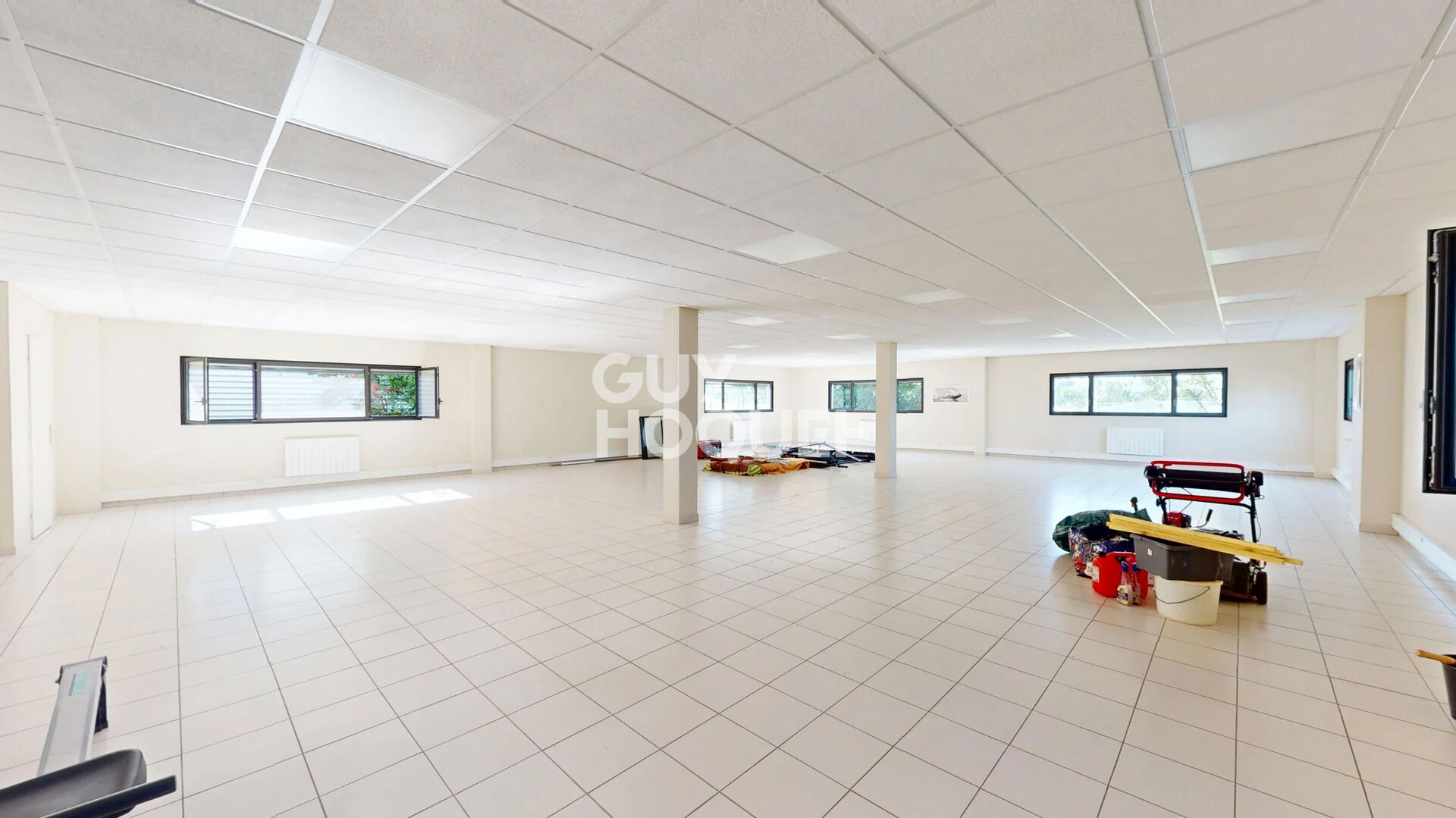 IMMEUBLE TERTIAIRE 700 m² ? INVESTISSEMENT CLÉS EN MAIN
