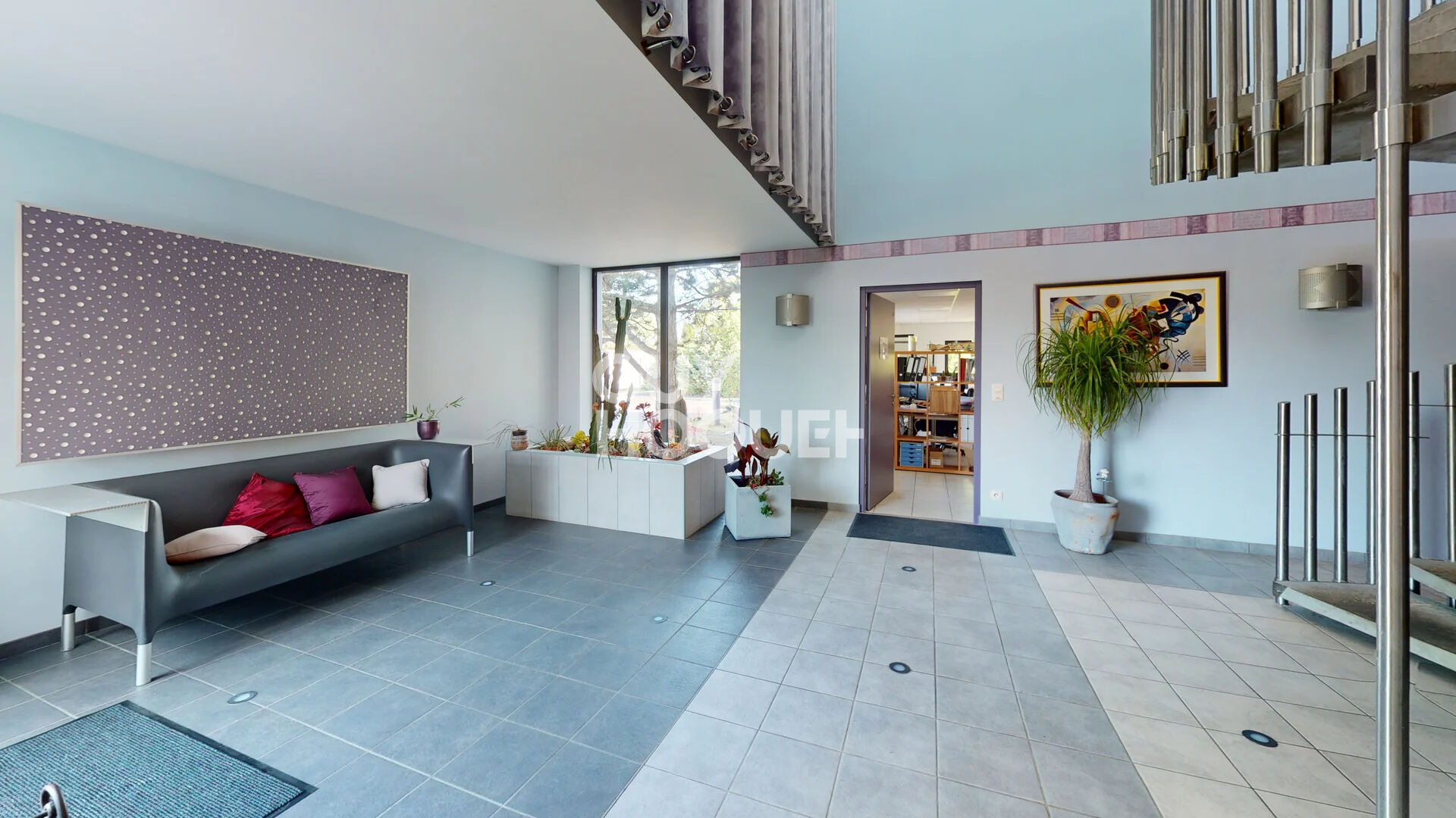 IMMEUBLE TERTIAIRE 700 m² ? INVESTISSEMENT CLÉS EN MAIN