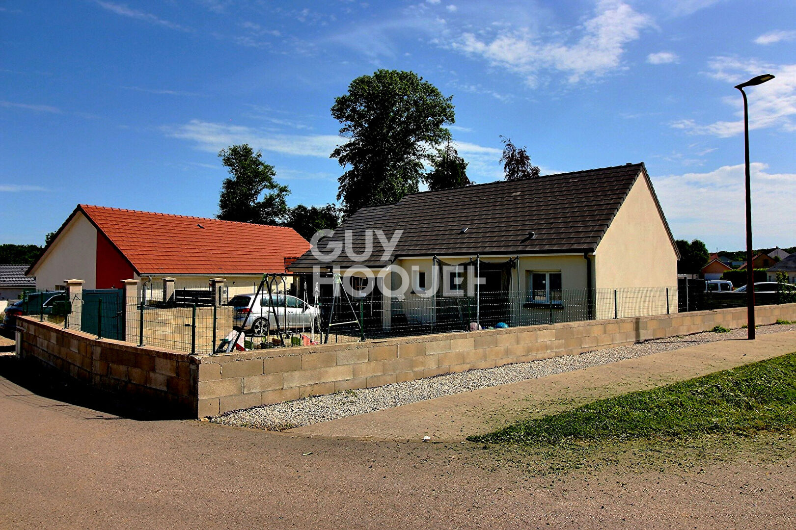 Maison récente de plain-pied à Fraisans
