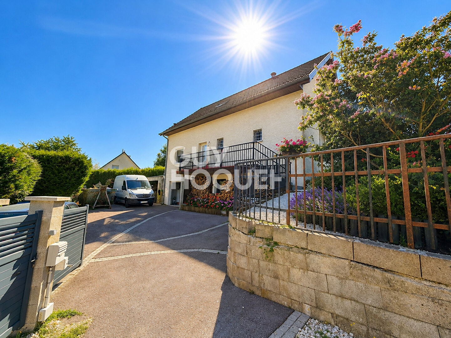 Maison familiale ou investissement ? 188 m² ? Piscine (Hauteurs de Besançon)