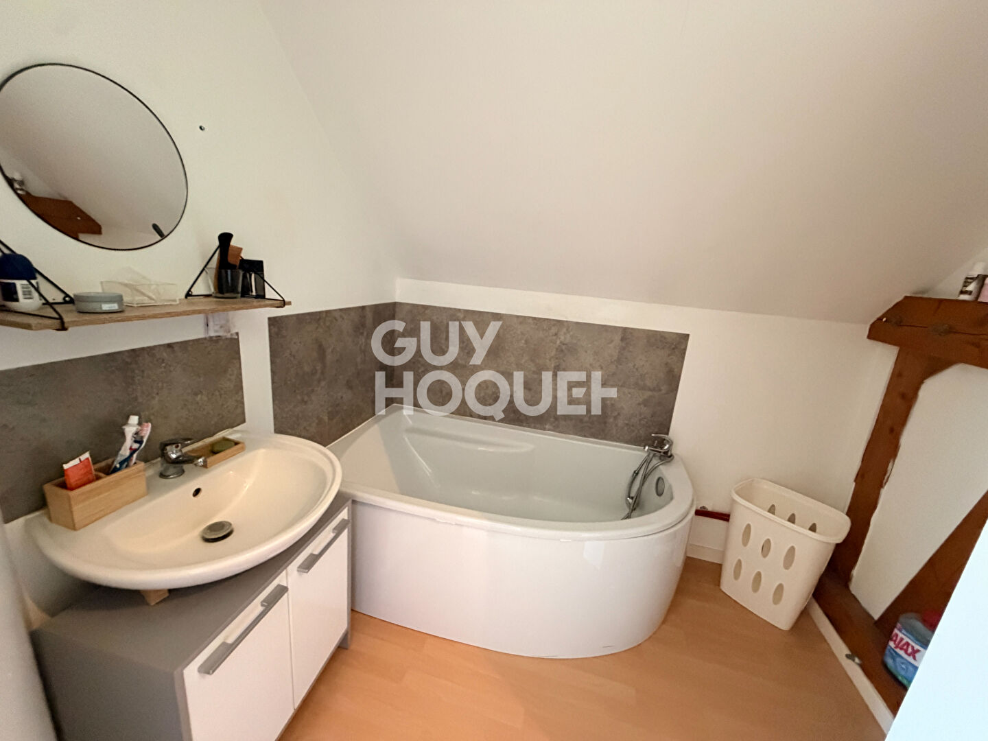 Maison familiale ou investissement ? 188 m² ? Piscine (Hauteurs de Besançon)