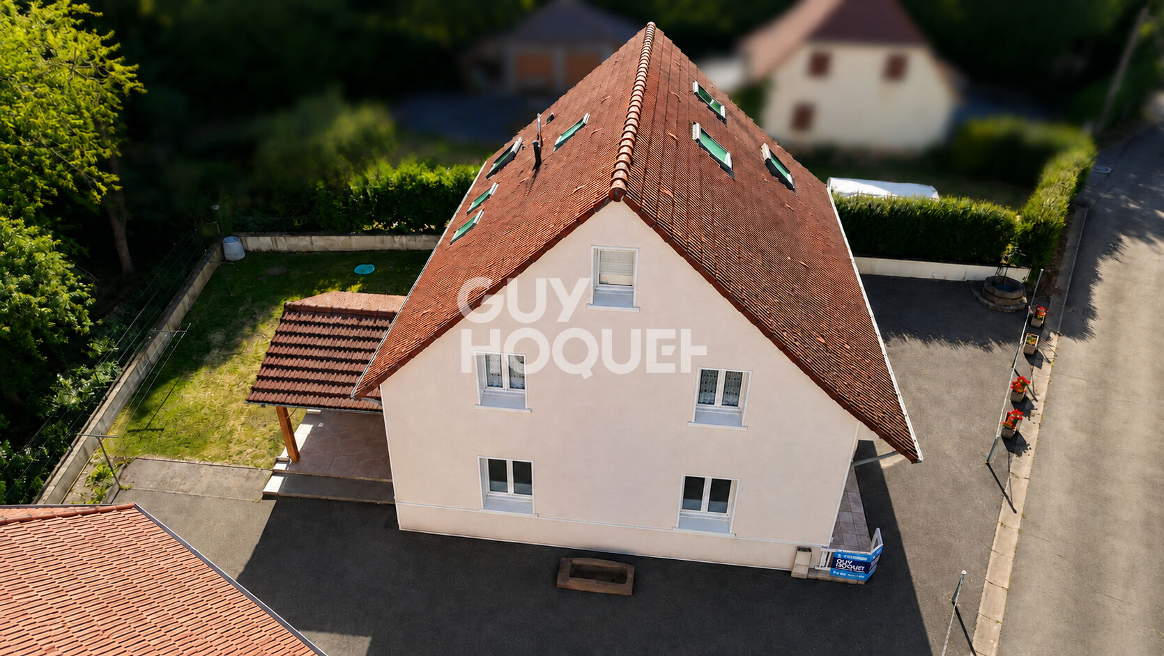 Maison de 8 pièces 178 M² + 3 garages à Anjoutey
