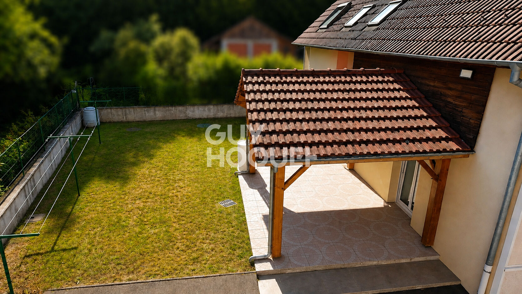Maison de 8 pièces 178 M² + 3 garages à Anjoutey
