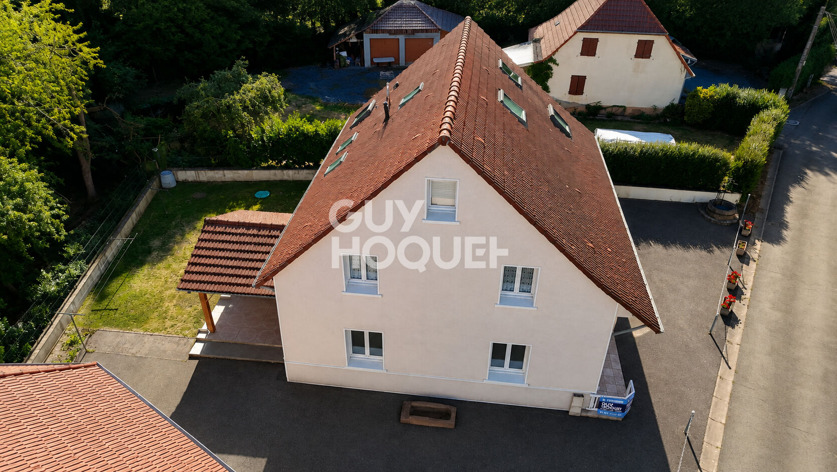 Maison de 8 pièces 178 M² + 3 garages à Anjoutey