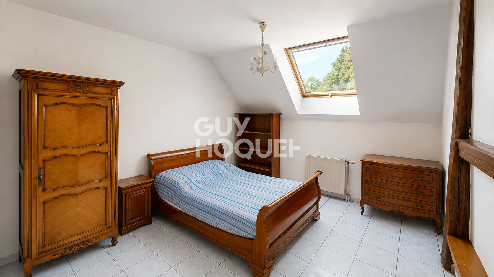 Maison de 8 pièces 178 M² + 3 garages à Anjoutey