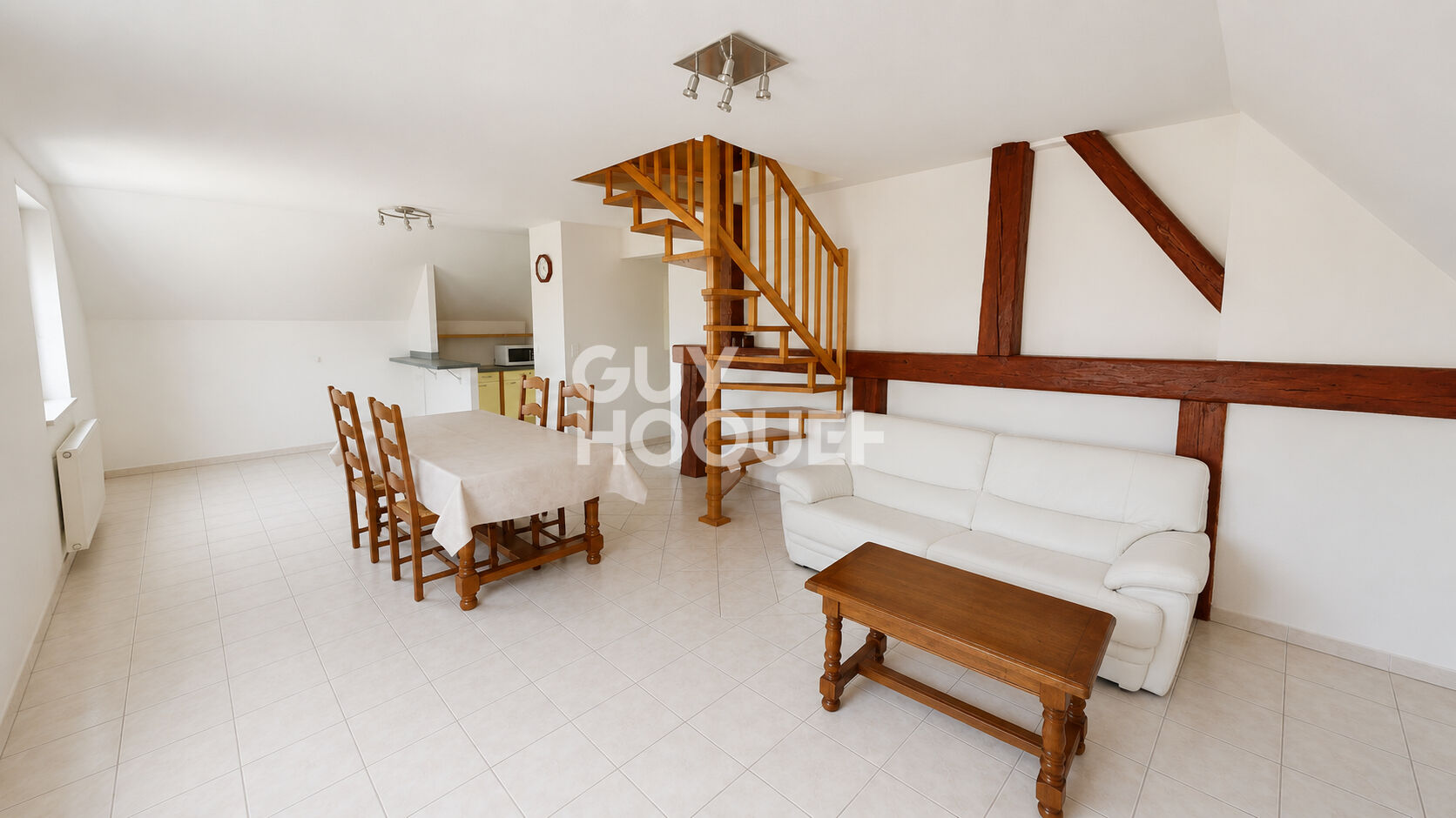 Maison de 8 pièces 178 M² + 3 garages à Anjoutey