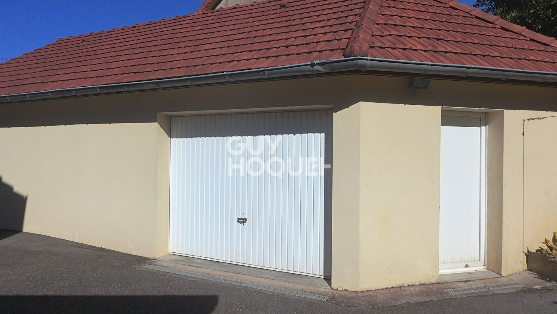 Maison de 8 pièces 178 M² + 3 garages à Anjoutey