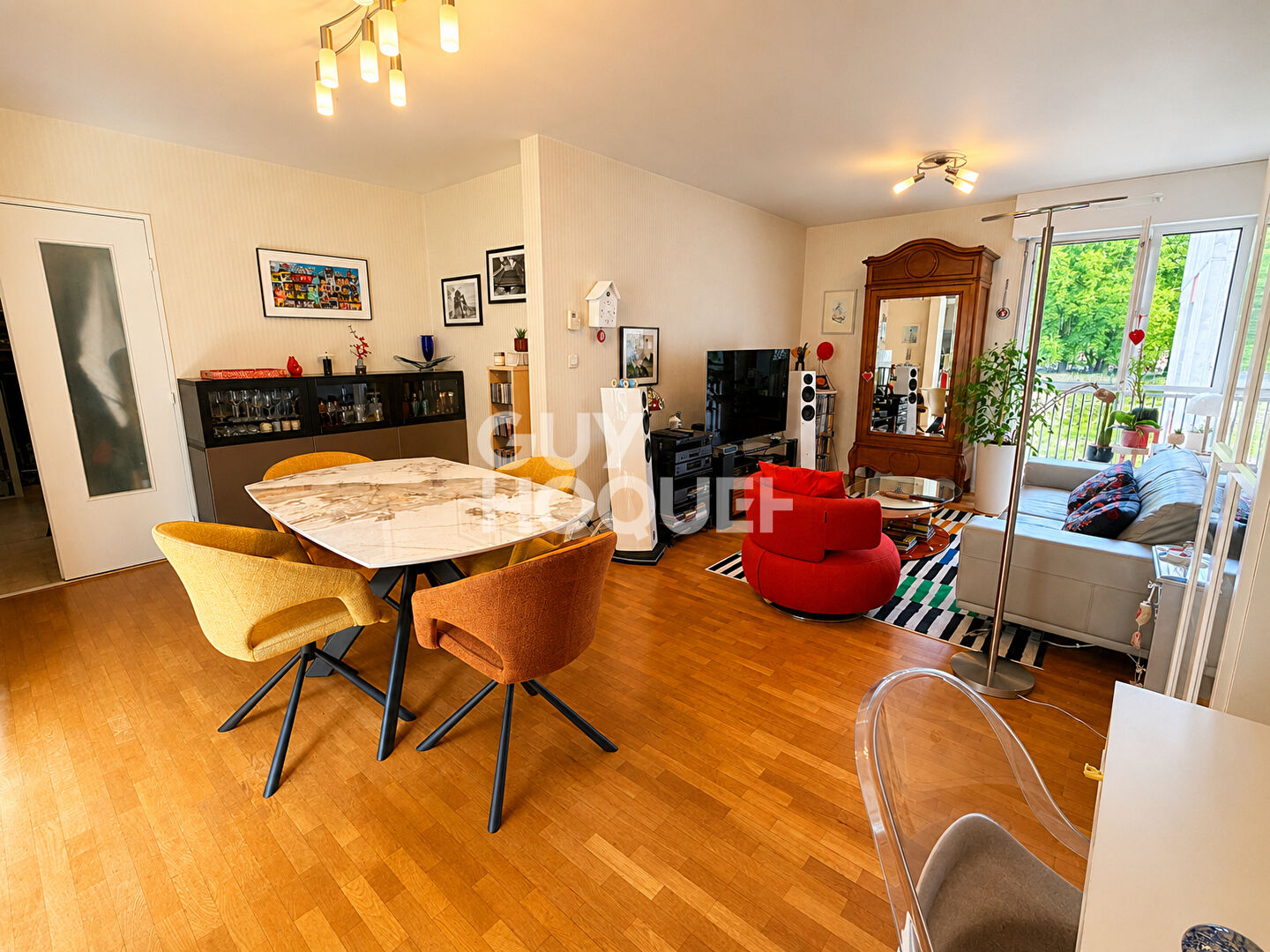 BESANÇON - Appartement T3 de 81 m²  Balcon avec vue sur le Doubs - Calme - Parking - Proche Boucle