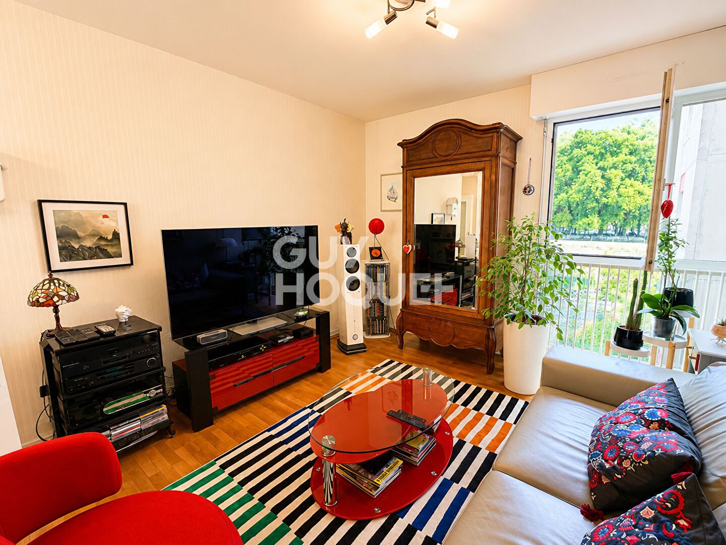 BESANÇON - Appartement T3 de 81 m²  Balcon avec vue sur le Doubs - Calme - Parking - Proche Boucle