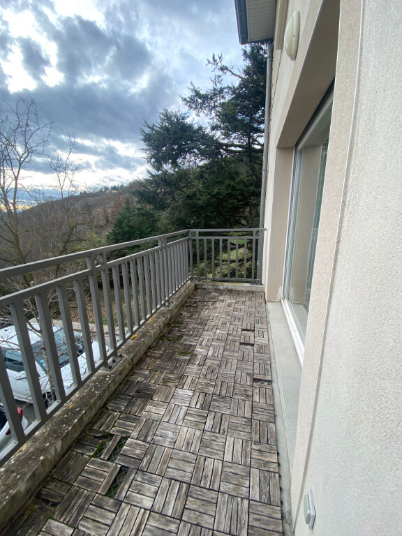 A LOUER - Appartement duplex + balcon à ST CYR SUR LE RHÔNE