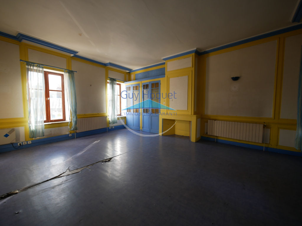 Appartement à usage commercial et professionnel à Vendre sur la commune de PONT EVEQUE