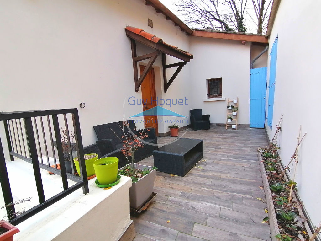 A Vendre Maison avec terrasse et garage , Sainte Colombe 69560.