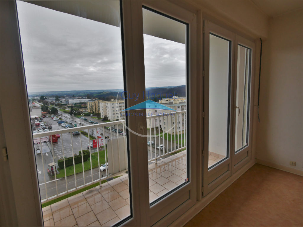 A Louer / Appartement T3 à Pont Evêque avec 2 balcons /  Centre village