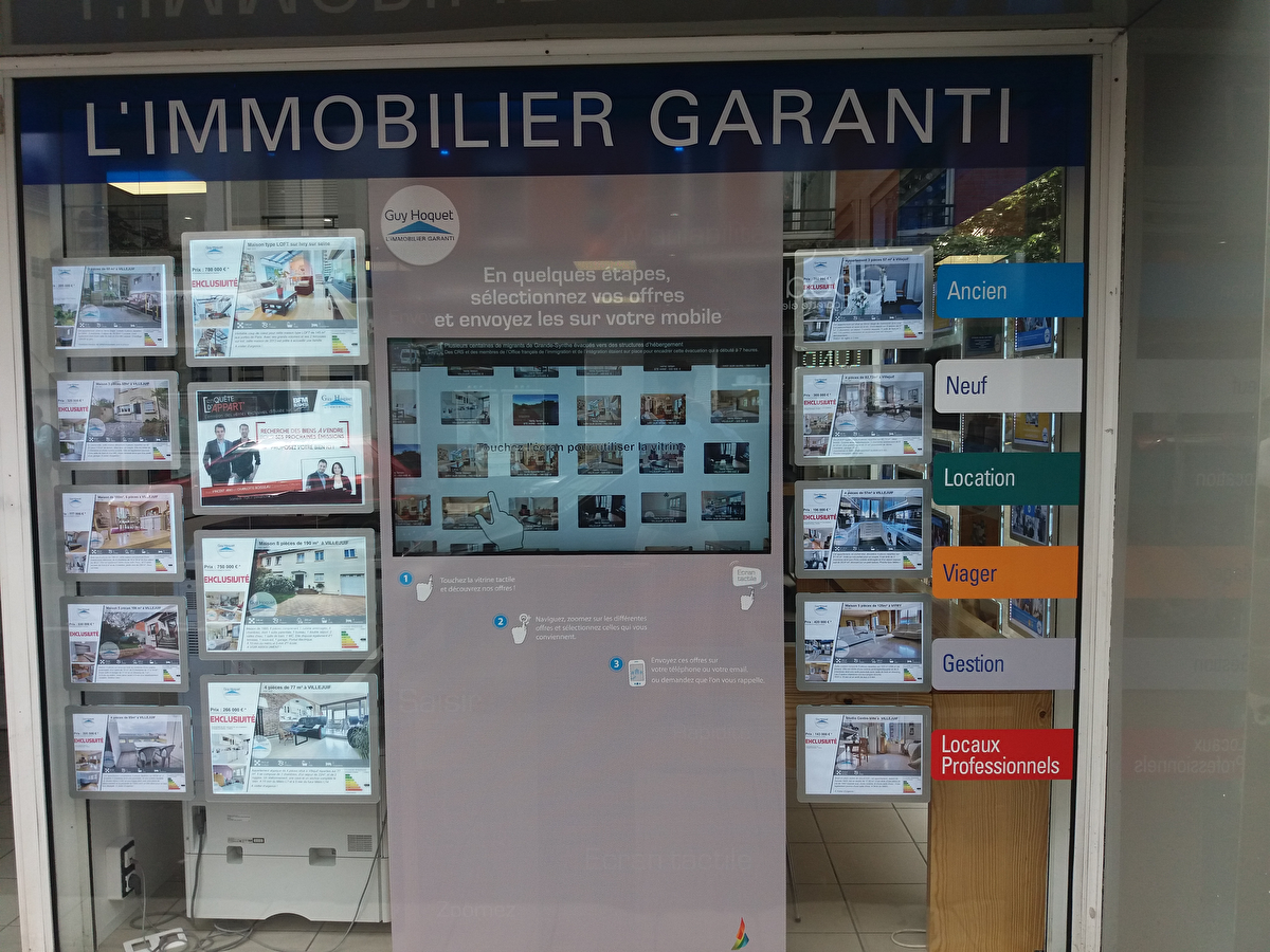 LA DIGITALISATION PASSE PAR UNE VITRINE TACTILE