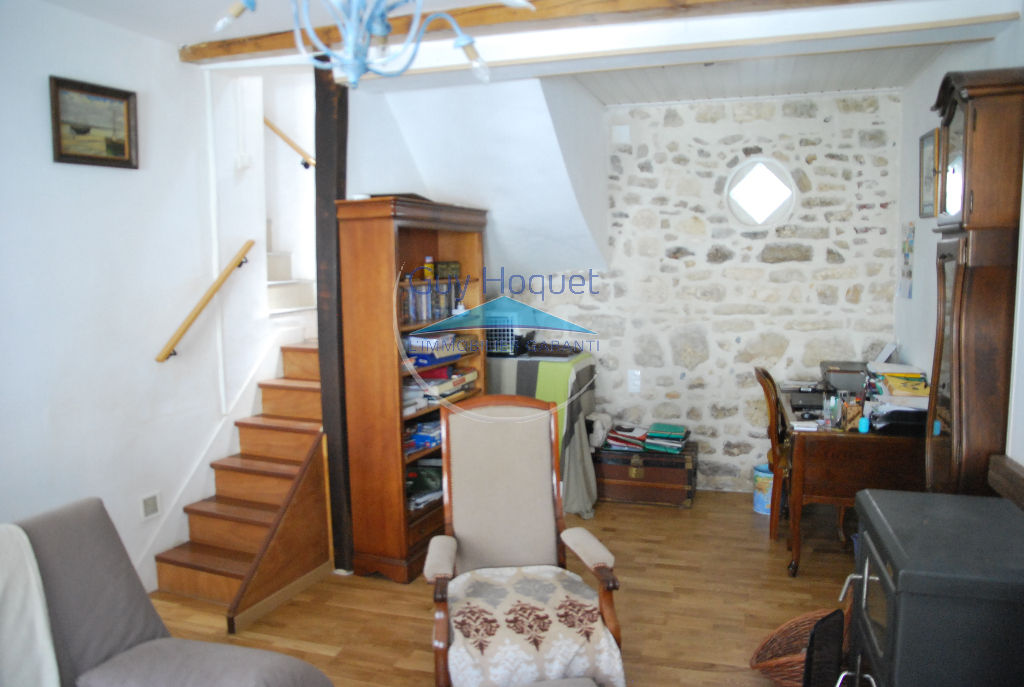 Maison d'environ 89,3 m² à vendre à LA FERTE MILON (02460).