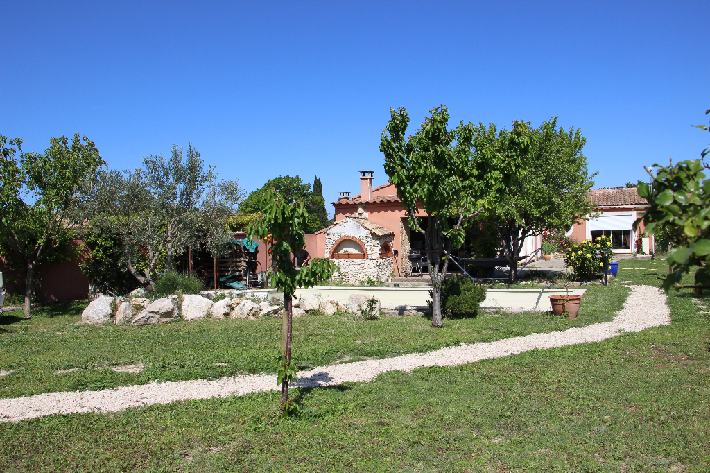 Maison plain pied 5 pièces 130 m² à vendre à TAVEL (30126).