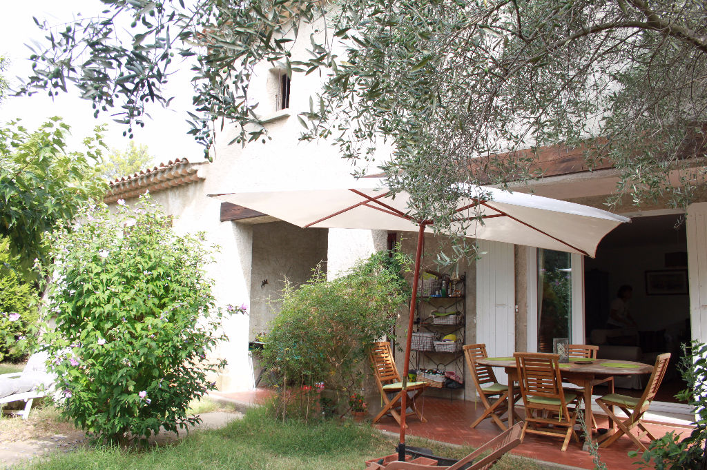Maison de 5 pièces (99 m²) en location à VILLENEUVE LES AVIGNON
