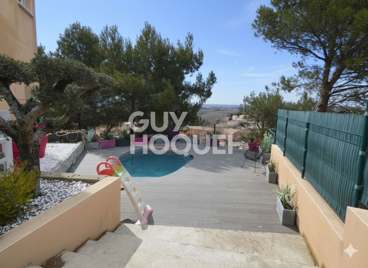 Maison spacieuse à vendre à Saint Laurent des Arbres avec piscine !