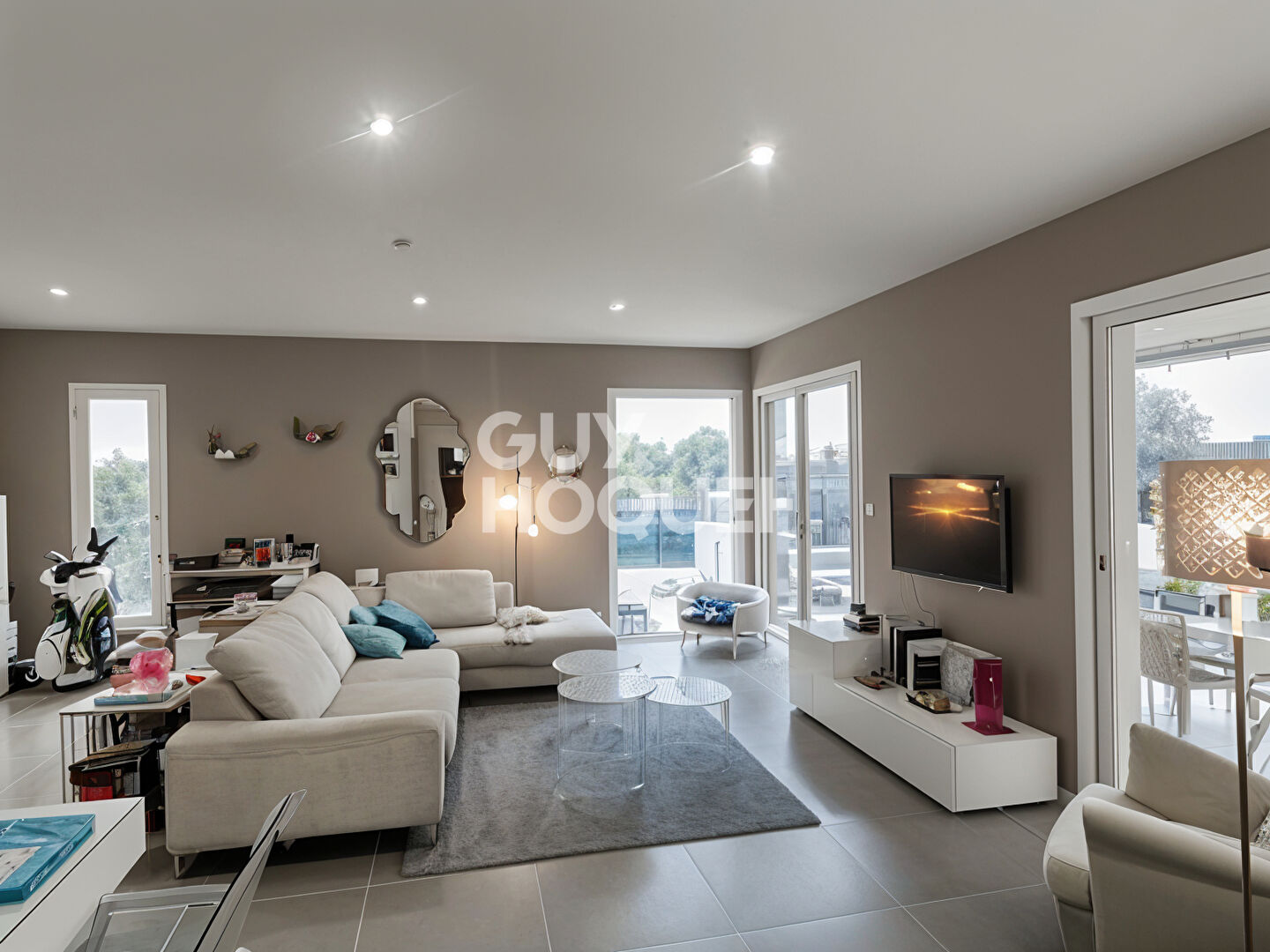 Maison spacieuse à vendre à Saint Laurent des Arbres avec piscine !