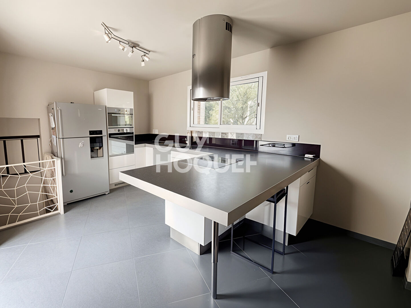 Maison spacieuse à vendre à Saint Laurent des Arbres avec piscine !