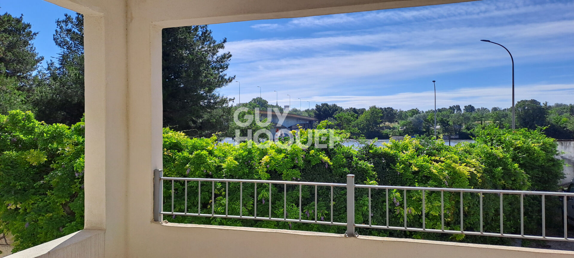 VILLENEUVE LES AVIGNON : appartement F1 à louer