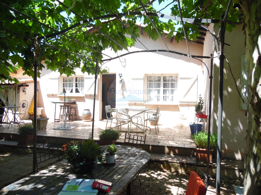 Maison d'environ 105 m² sur 1200 m² en vente à VILLENEUVE LES AVIGNON