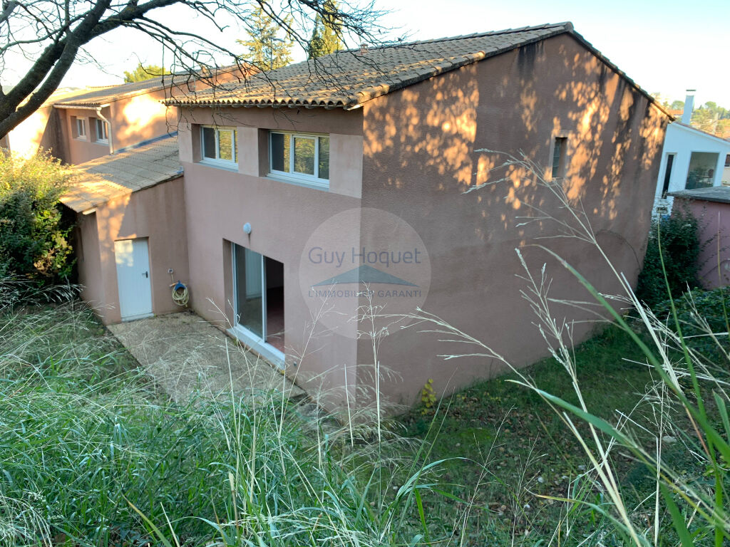 CENTRE HISTORIQUE à VILLENEUVE LES AVIGNON - MAISON 4 PIÈCES AU CALME - AVEC JARDIN ET TERRASSE