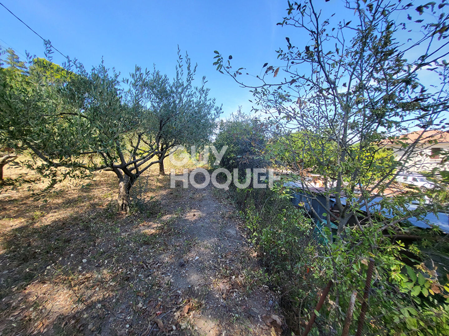 Terrain constructible à Connaux 621 m2