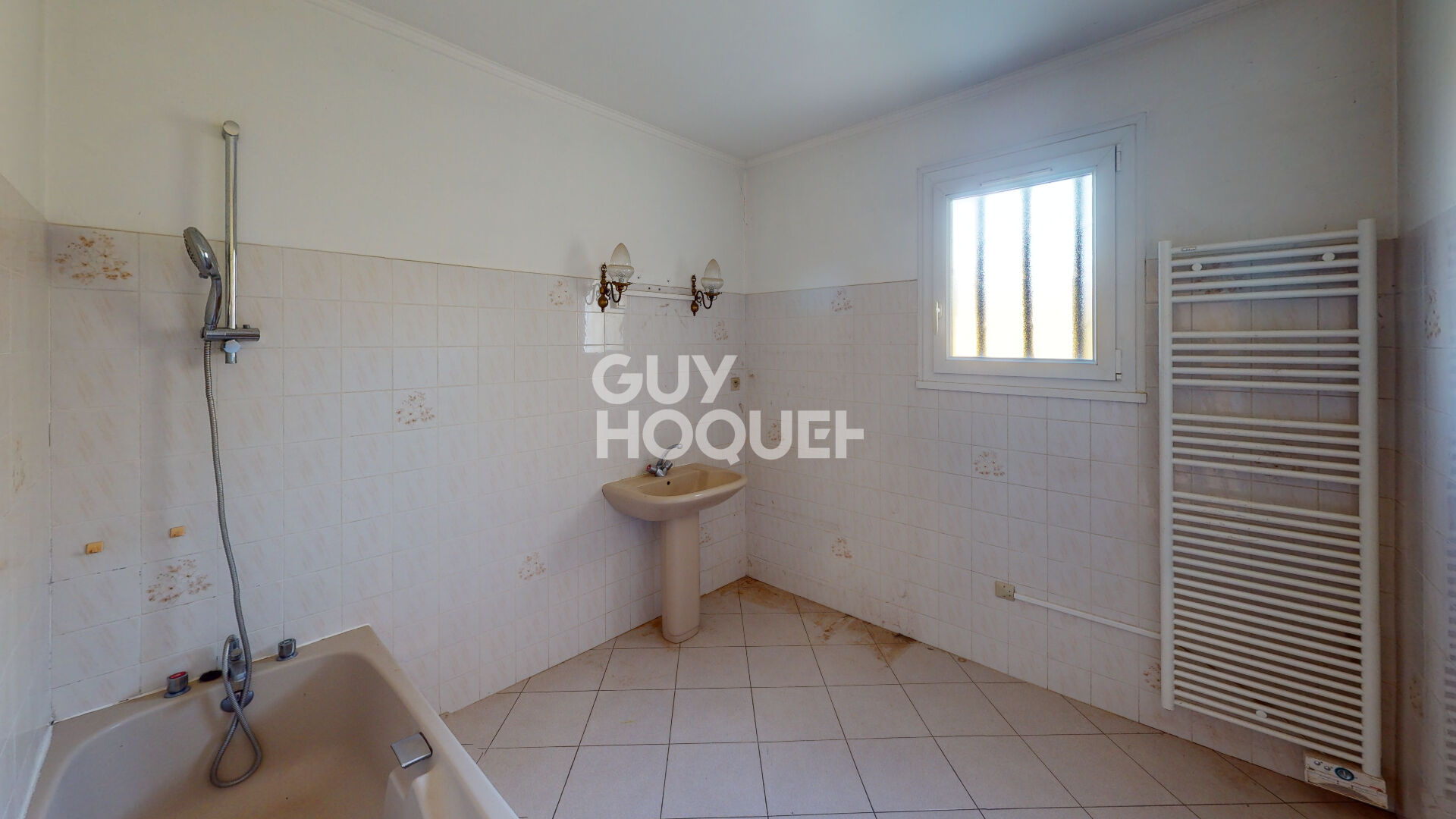 VENTE : maison de 4 pièces (123 m²) à TRESQUES