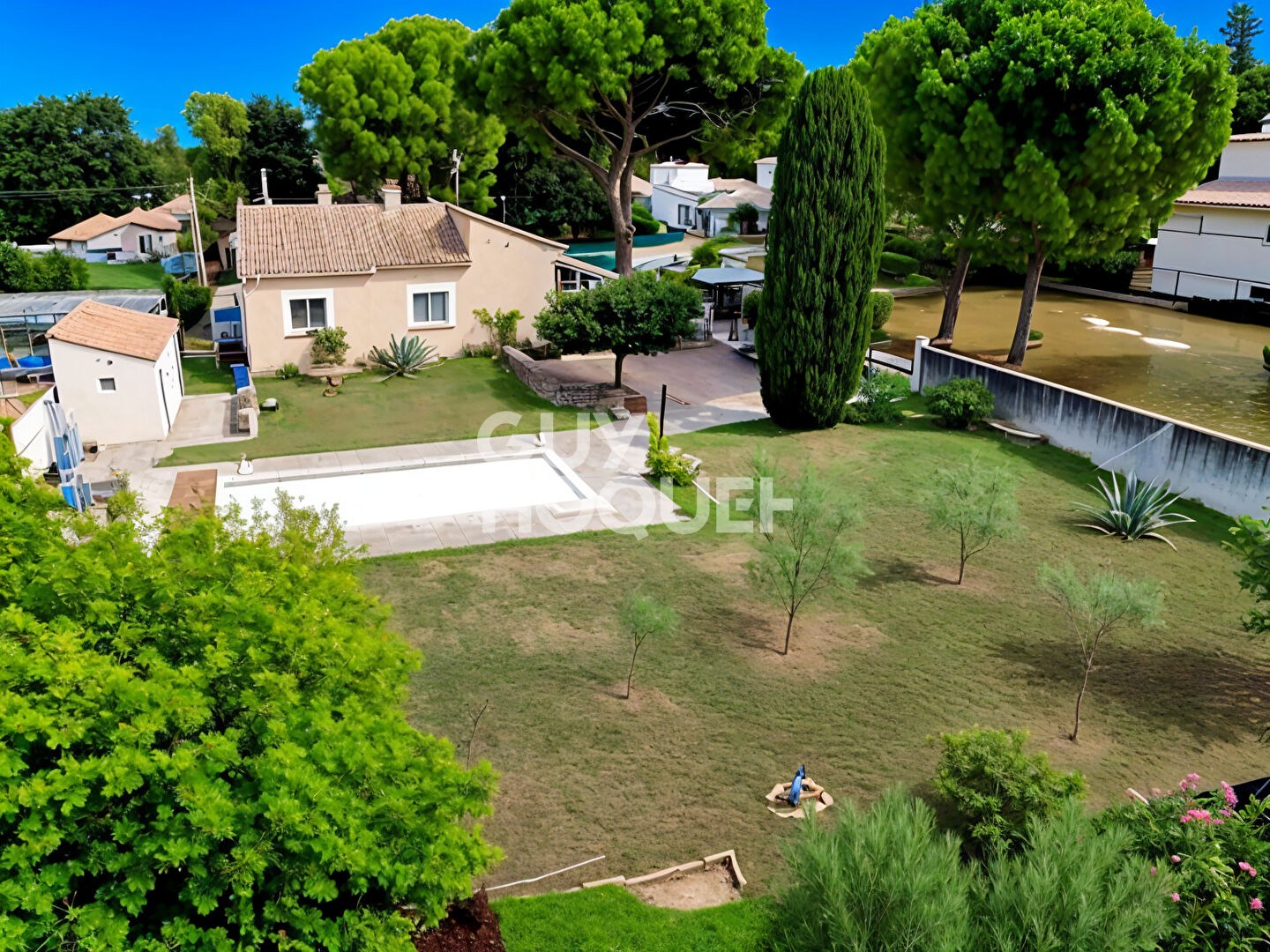 Maison spacieuse  (137 m²) à vendre à Saint Paul Les Fonts - 4 chambres et piscine !