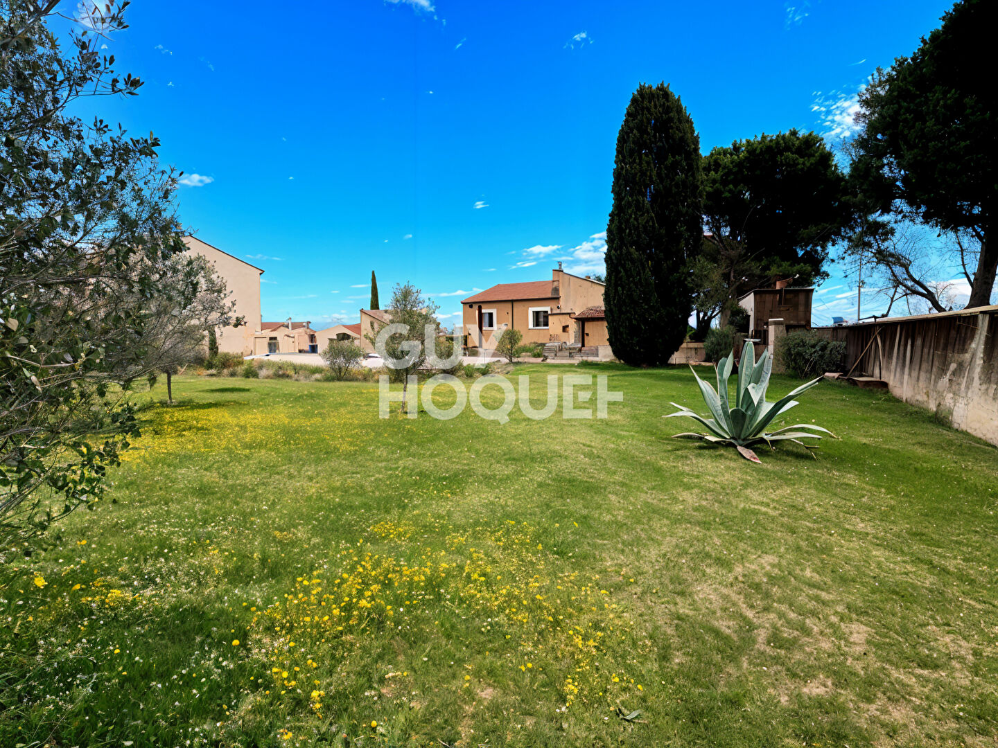 Maison spacieuse  (137 m²) à vendre à Saint Paul Les Fonts - 4 chambres et piscine !