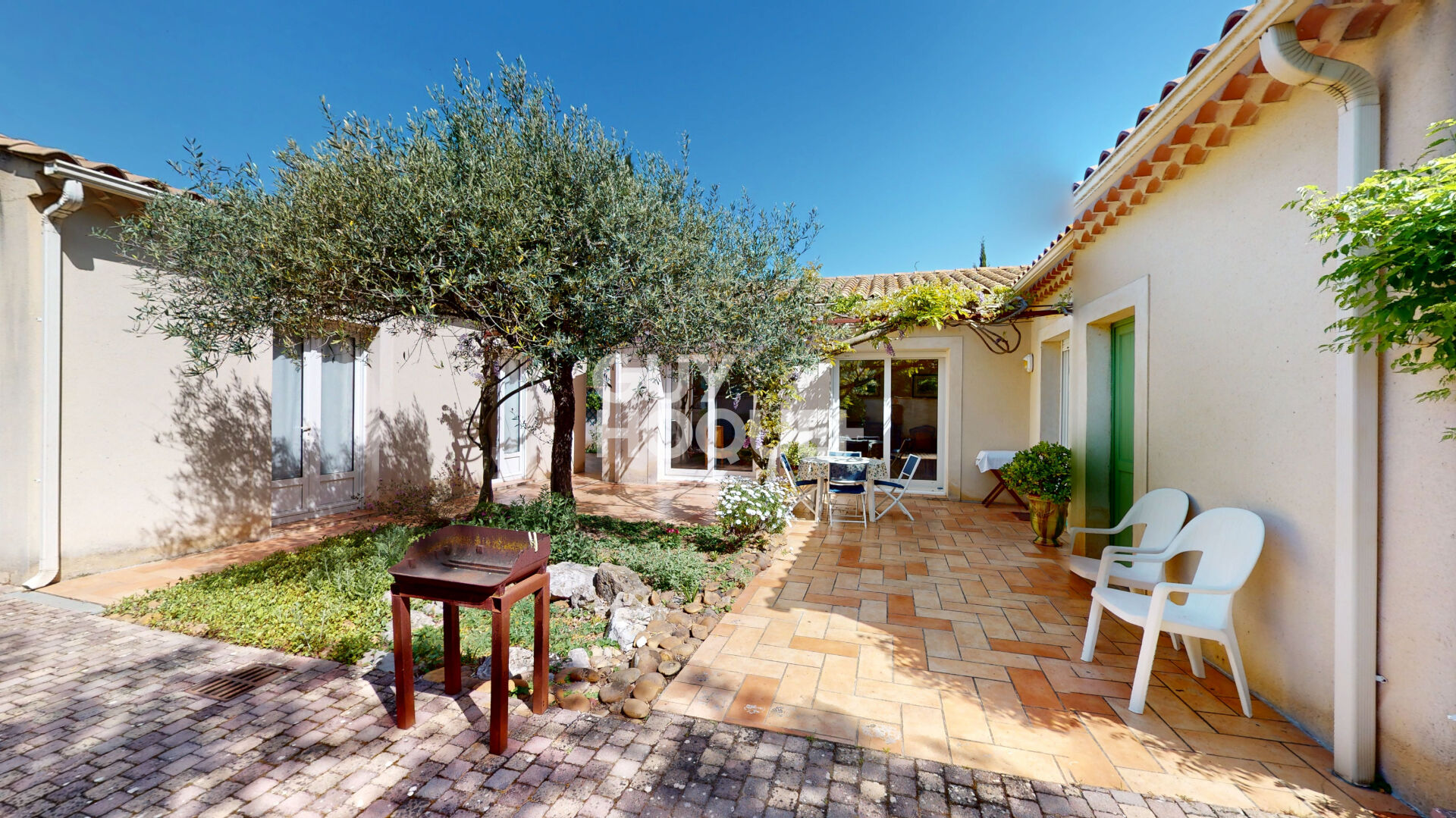 Maison à vendre à Saint Victor la Coste - 4 pièces avec jardin