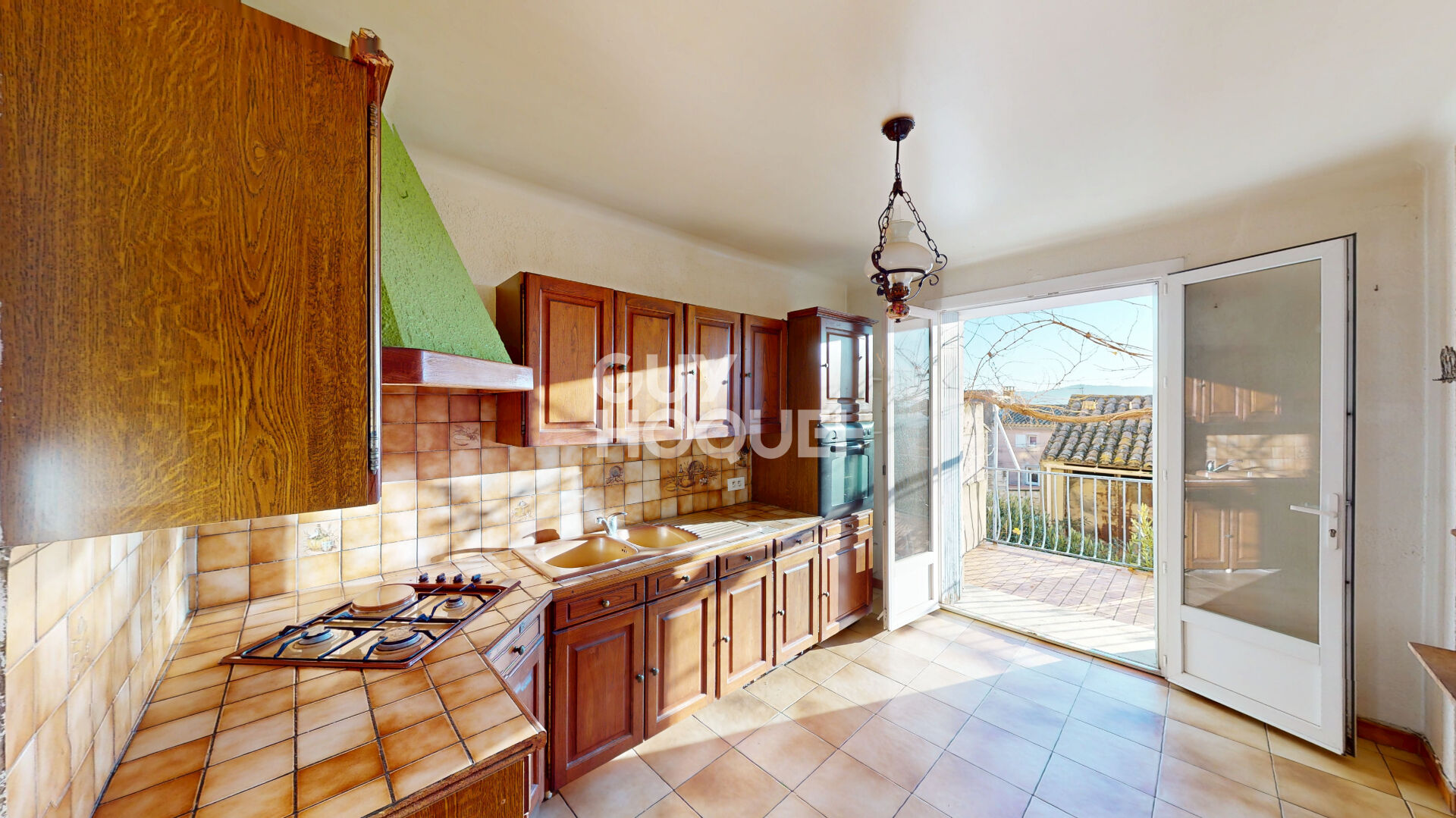 Maison de Charme à Pujaut : Un Écrin de Potentiel