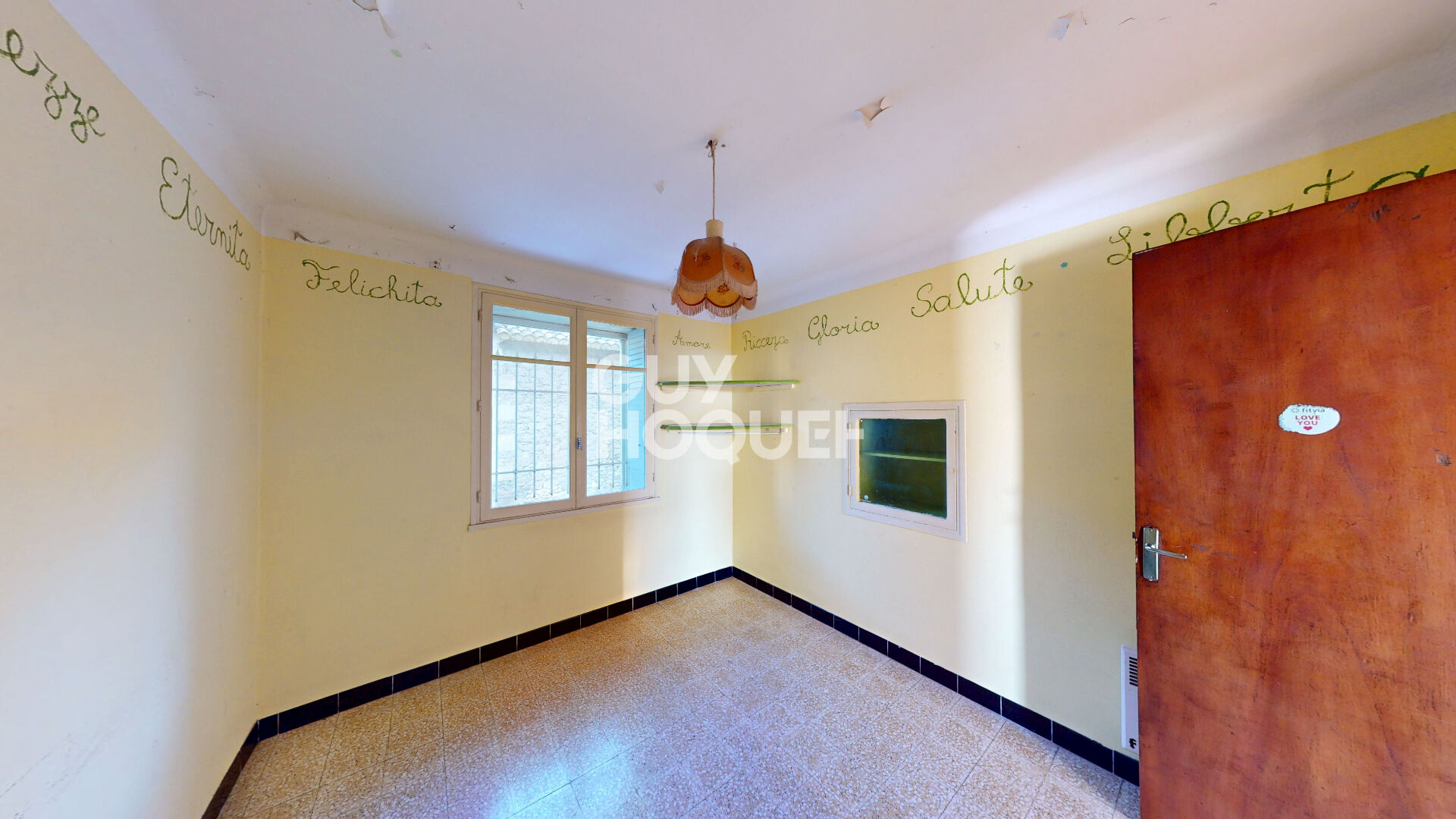 Maison de Charme à Pujaut : Un Écrin de Potentiel