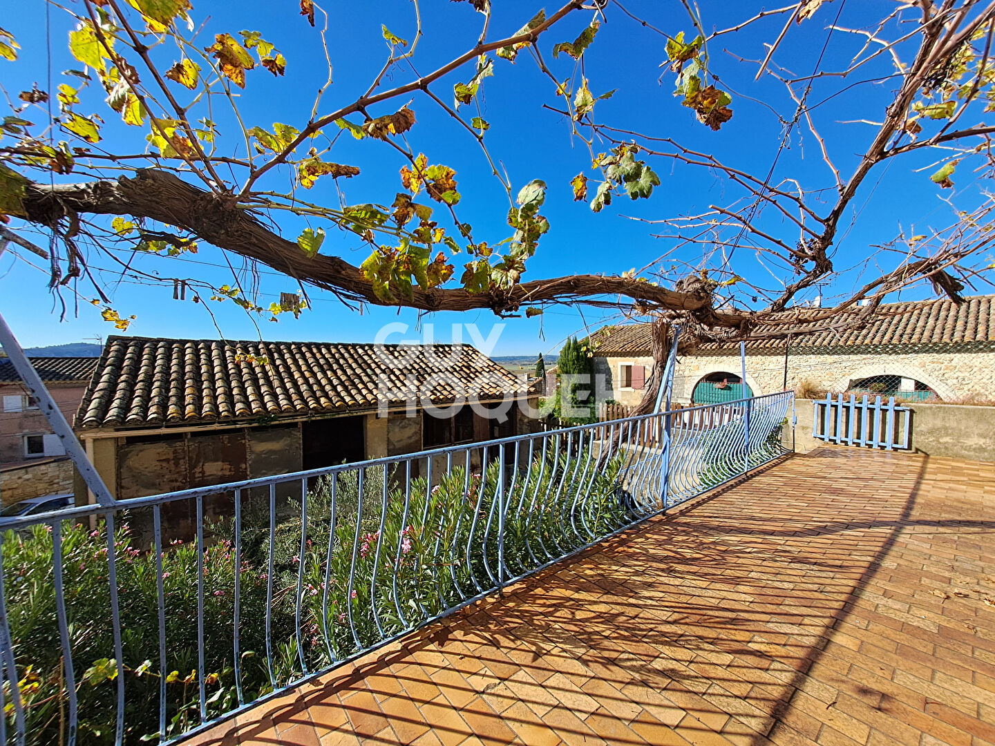 Maison de Charme à Pujaut : Un Écrin de Potentiel