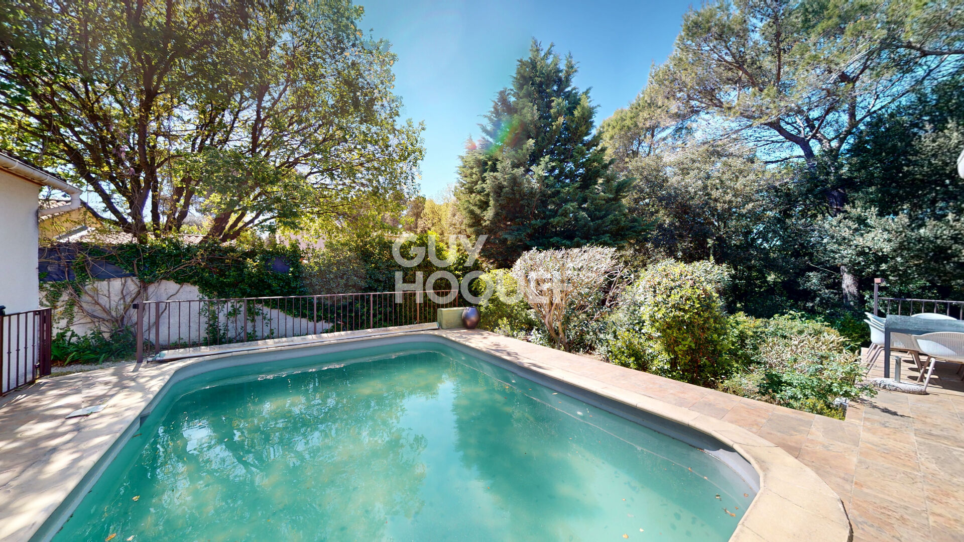 Maison d'exception de plain-pied à vendre à Connaux - 6 pièces, 161 m², 1200 m² de terrain, piscine et grand  garage