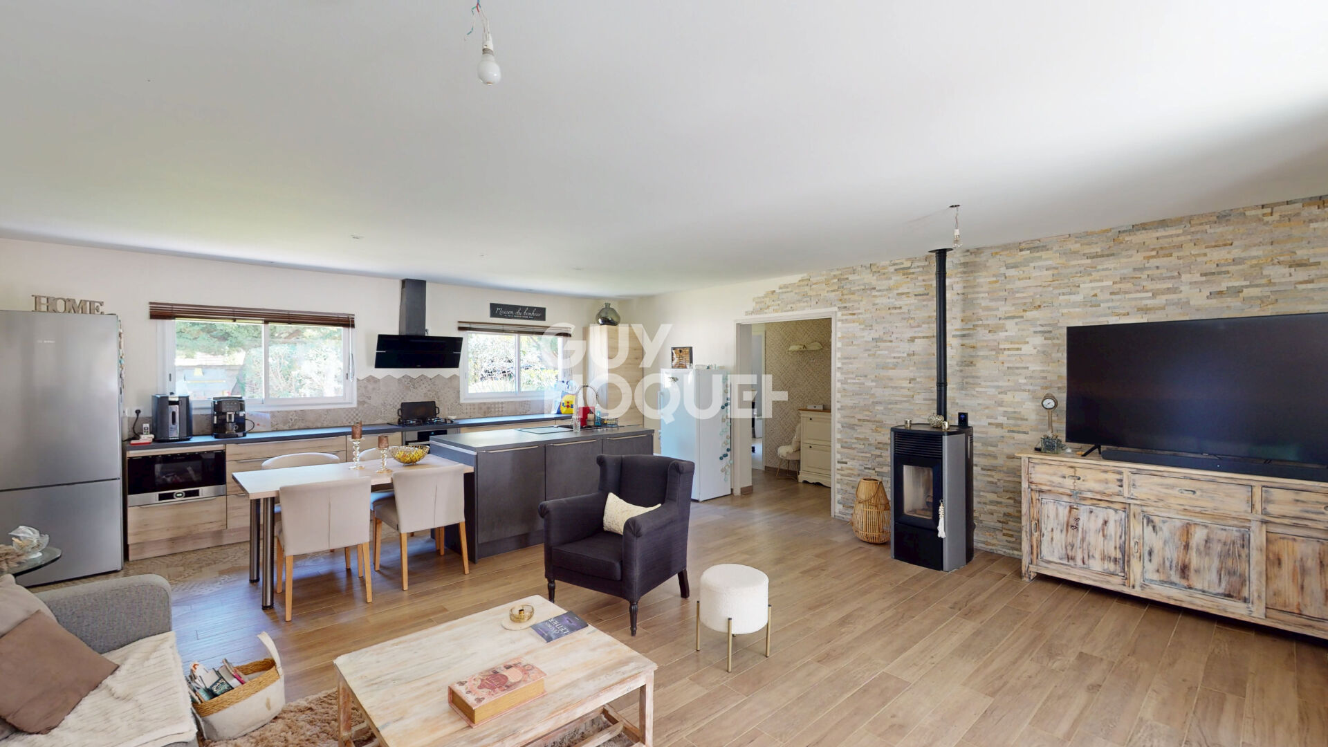 Maison d'exception de plain-pied à vendre à Connaux - 6 pièces, 161 m², 1200 m² de terrain, piscine et grand  garage