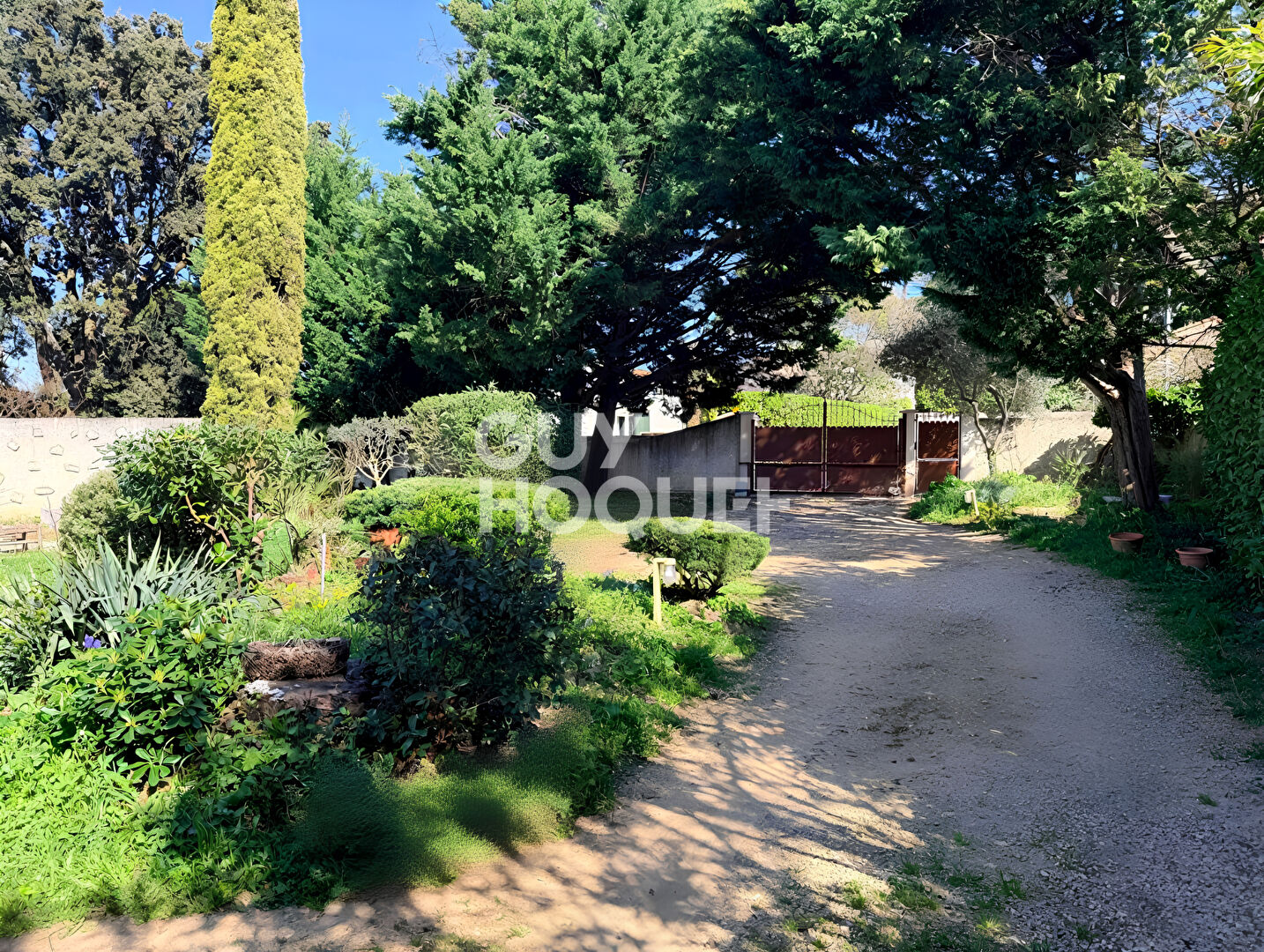 Maison d'exception de plain-pied à vendre à Connaux - 6 pièces, 161 m², 1200 m² de terrain, piscine et grand  garage